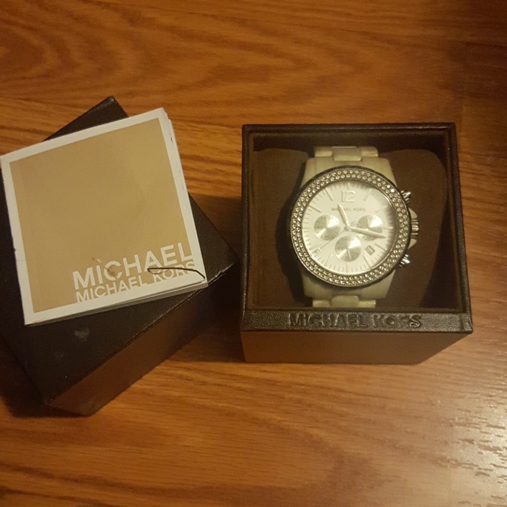 MK Watch - Picture 3 of 4